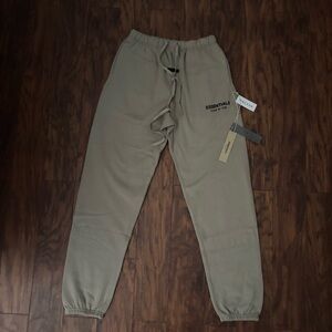 Essentials Fear of God Sweatpants in Beige adult size M